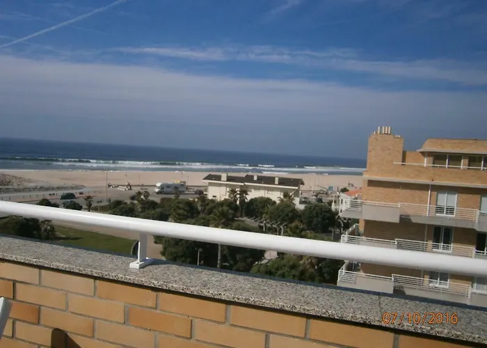 Sun, Pool And איזמוריס