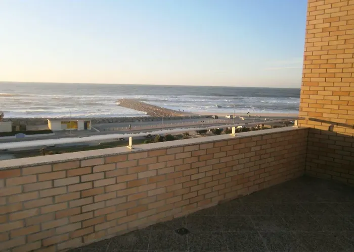 Sun, Pool And איזמוריס