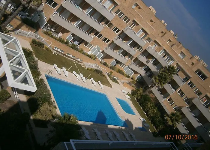 Sun, Pool And * איזמוריס