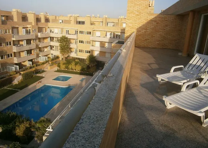 Sun, Pool And * איזמוריס